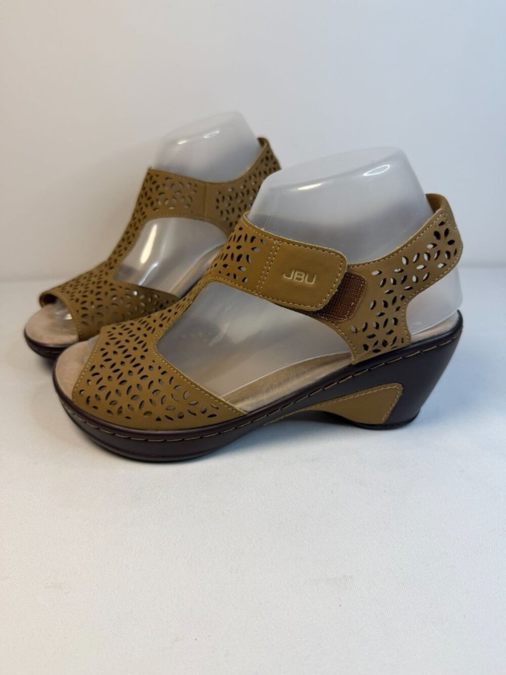 JBU By Jambu Womens Chloe Tan Vegan Peep Toe T-Strap Wedge Memory Foam Size 6.5M
